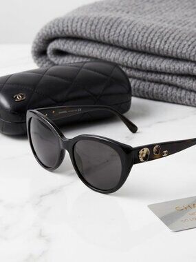 CHANEL Vintage Camellia Flower & CC Logo Oval Sunglasses – Dark Tortoise Shell